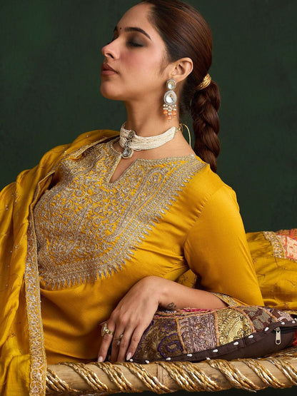 Women Paisley Embroidered Regular Kurta with Trousers & With Dupatta