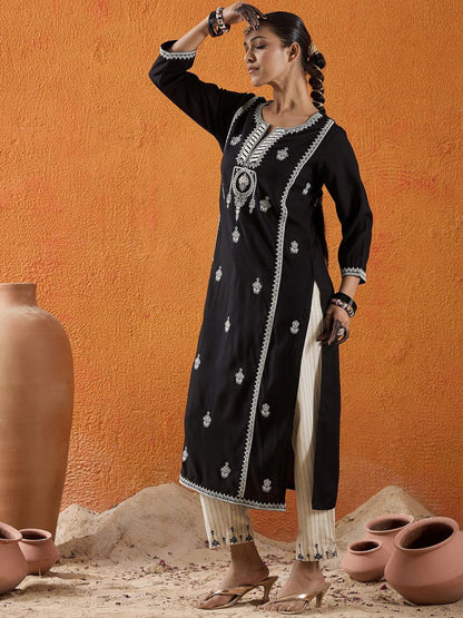 Dhiyona IE Floral Embroidered Notch Neck Thread Work Straight Kurta With Trousers