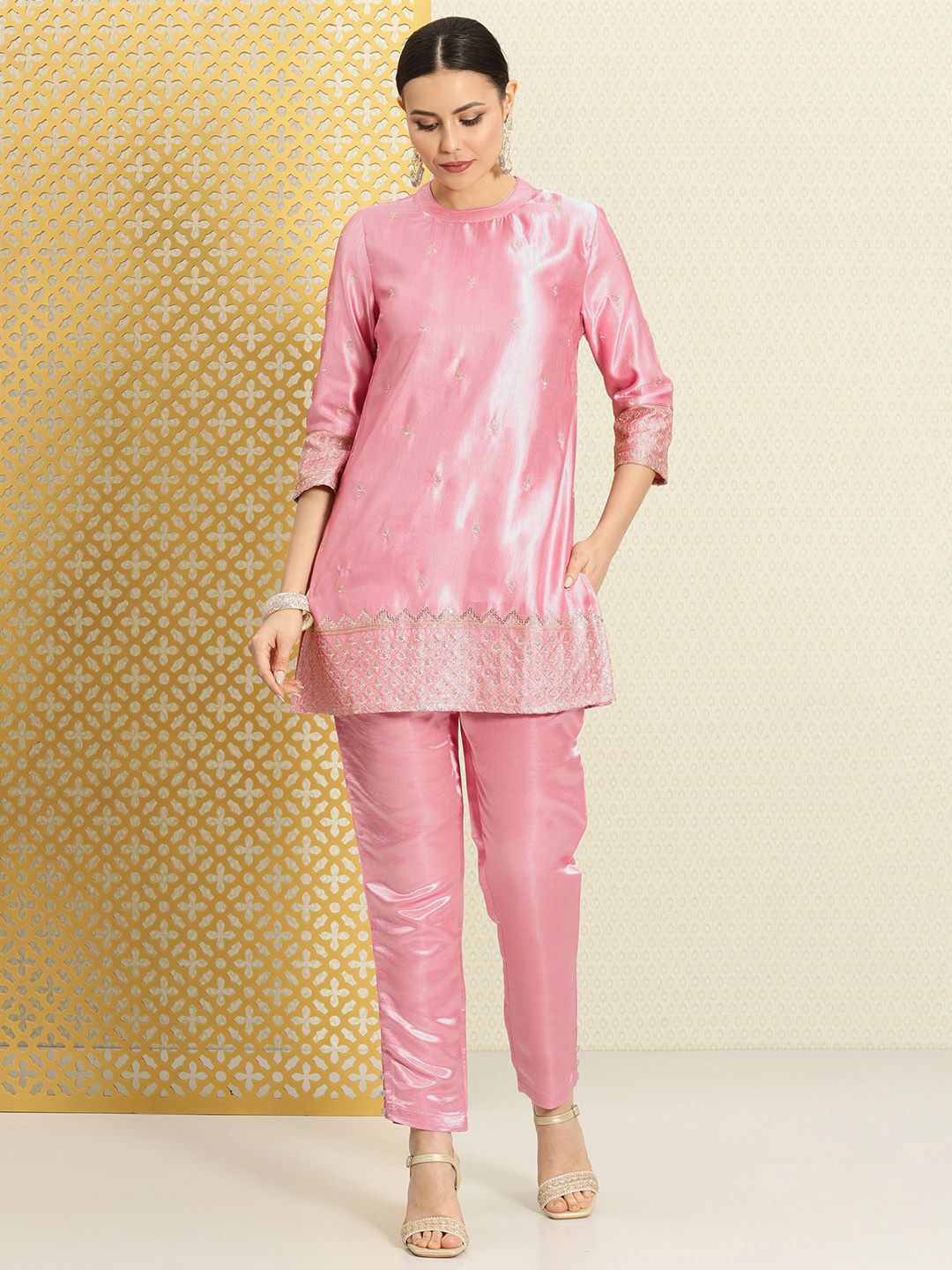 Dhiyona PD Women Women Jashn Zari Work Regular Kurti with Trousers