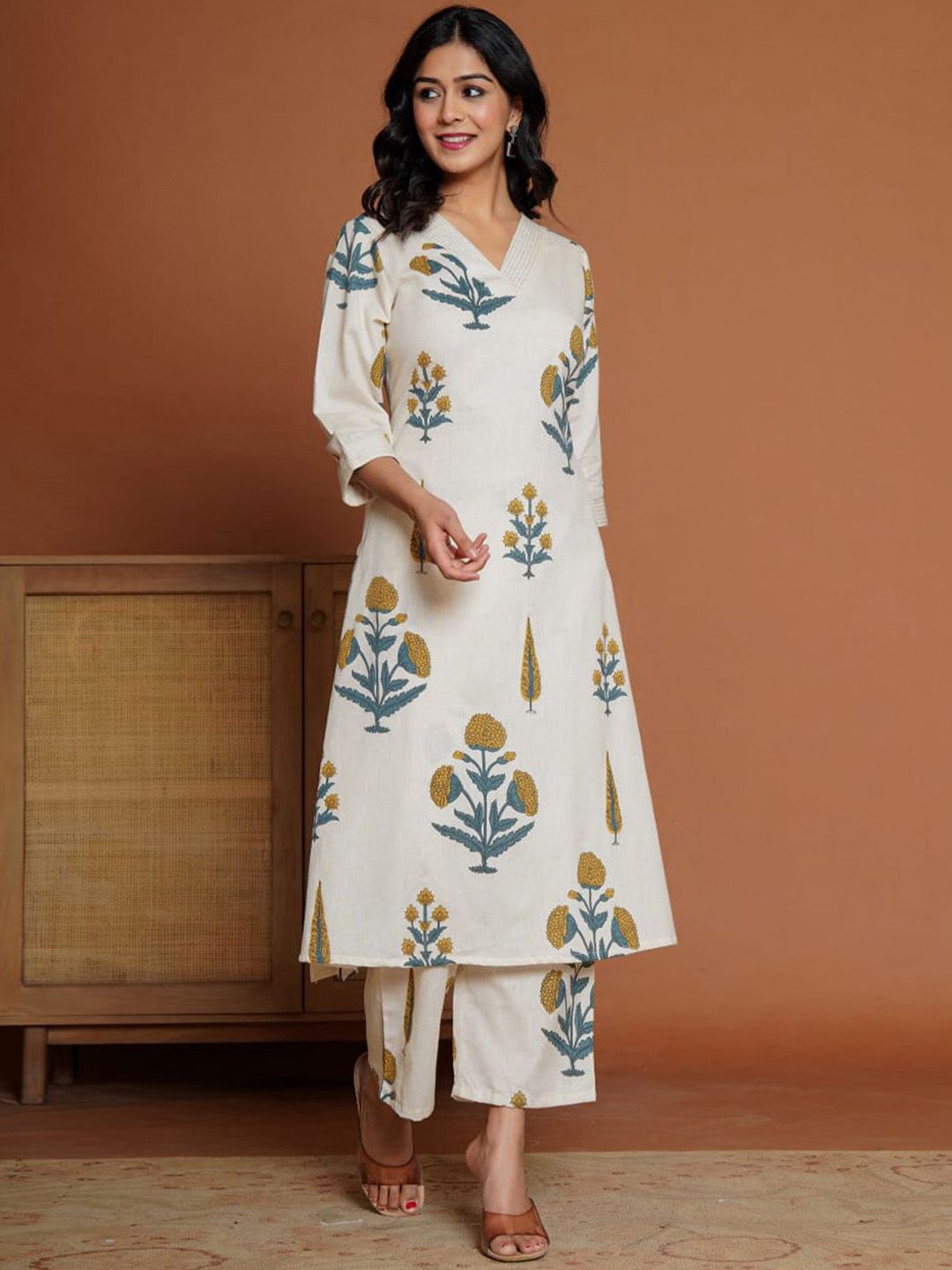 Dhiyona IE Women Floral Printed Regular Pure Cotton Kurta with Palazzos