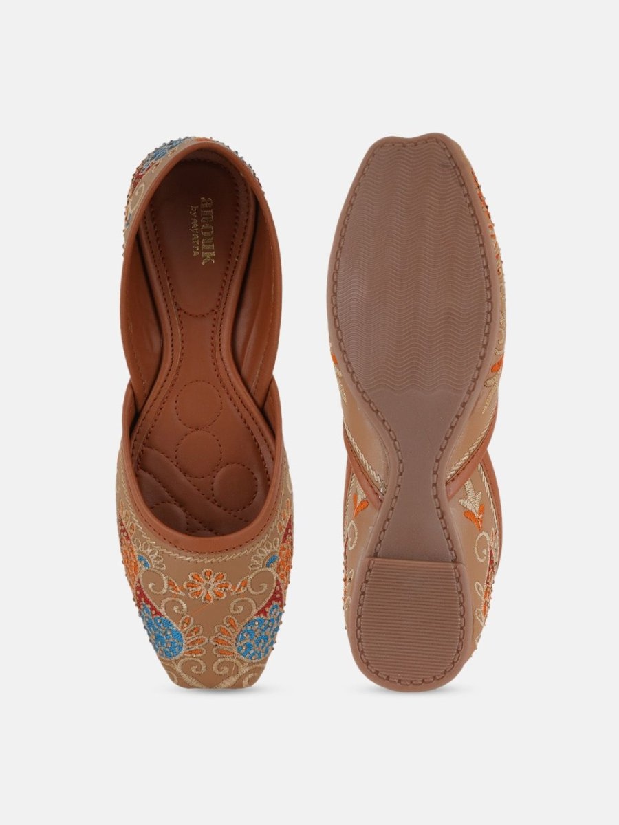Dhiyona AK Embellished Mojaris
