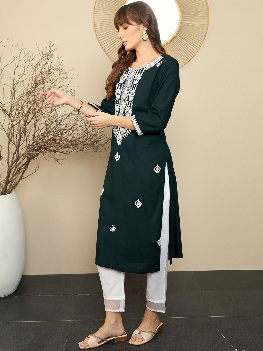 Dhiyona IE Pack Of 2 Floral Embroidered Straight Kurta