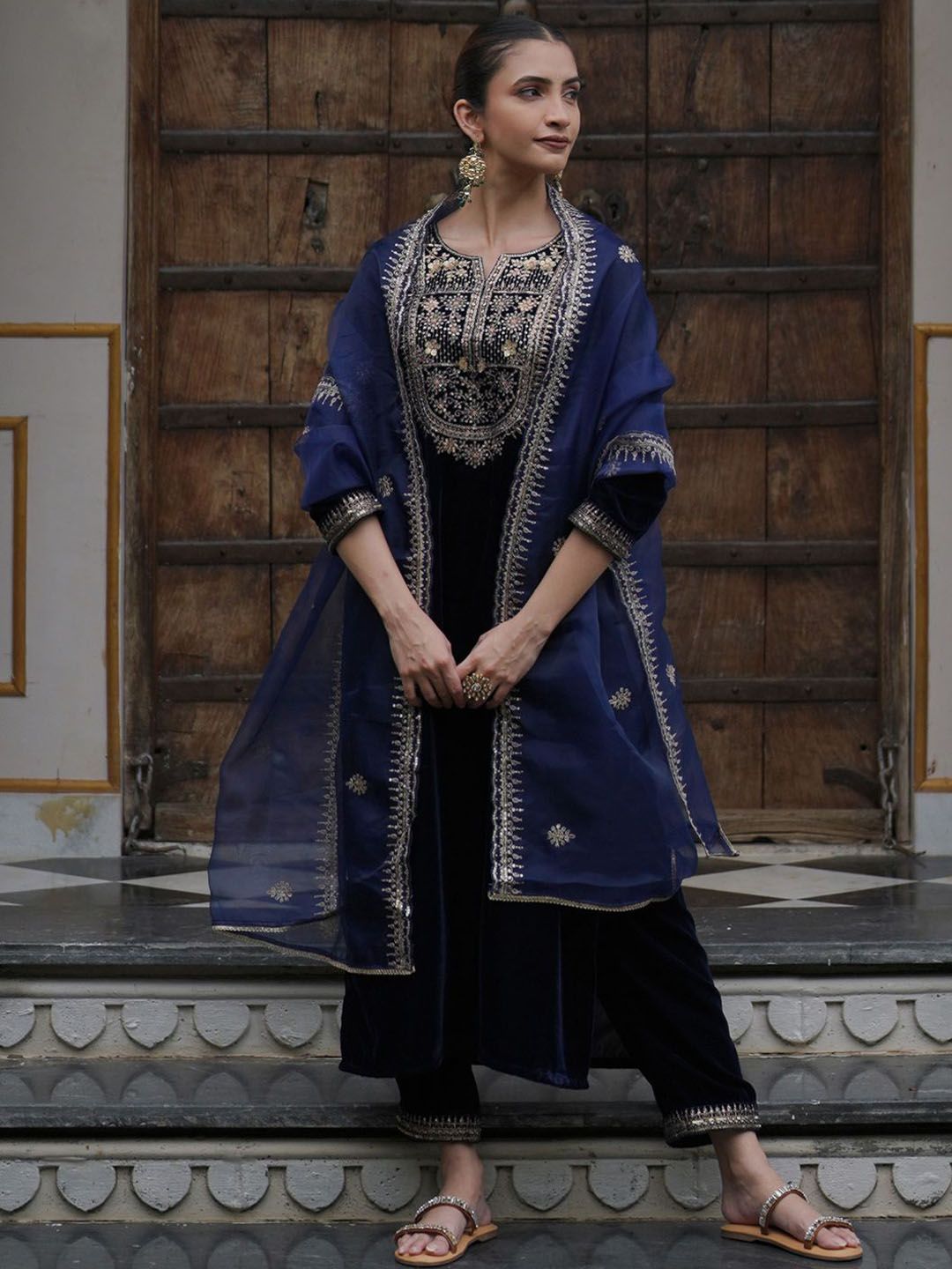 Dhiyona IE Ethnic Motifs Embroidered Thread Work Velvet Kurta With Trousers & Dupatta