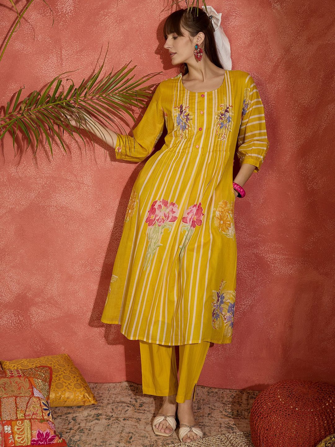 Women Floral Printed Pure Cotton Kurta with Trousers