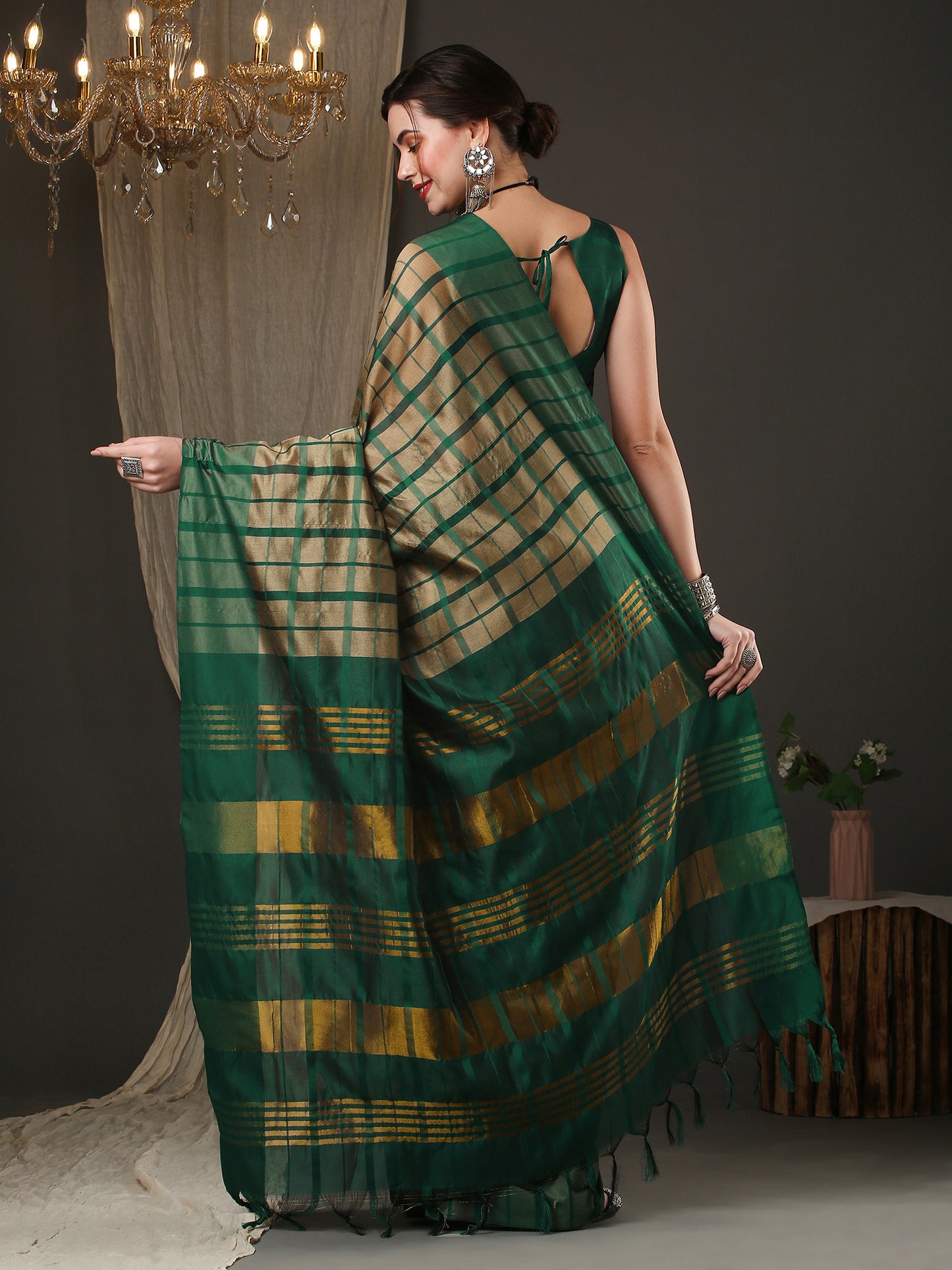 Women's Aura Silk Cream Woven Design Designer Saree With Blouse Piece