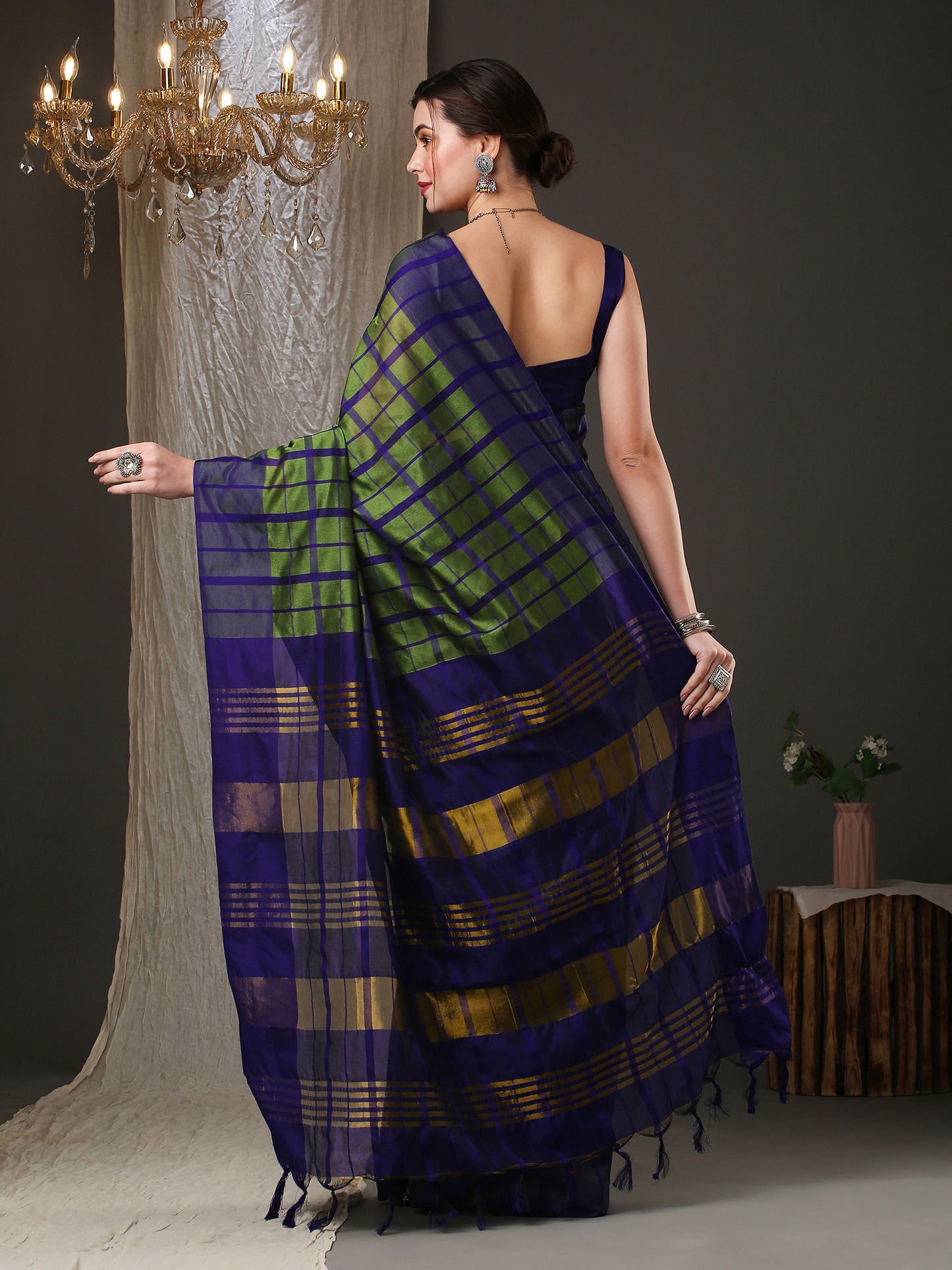 Women's Aura Silk Green Woven Design Designer Saree With Blouse Piece