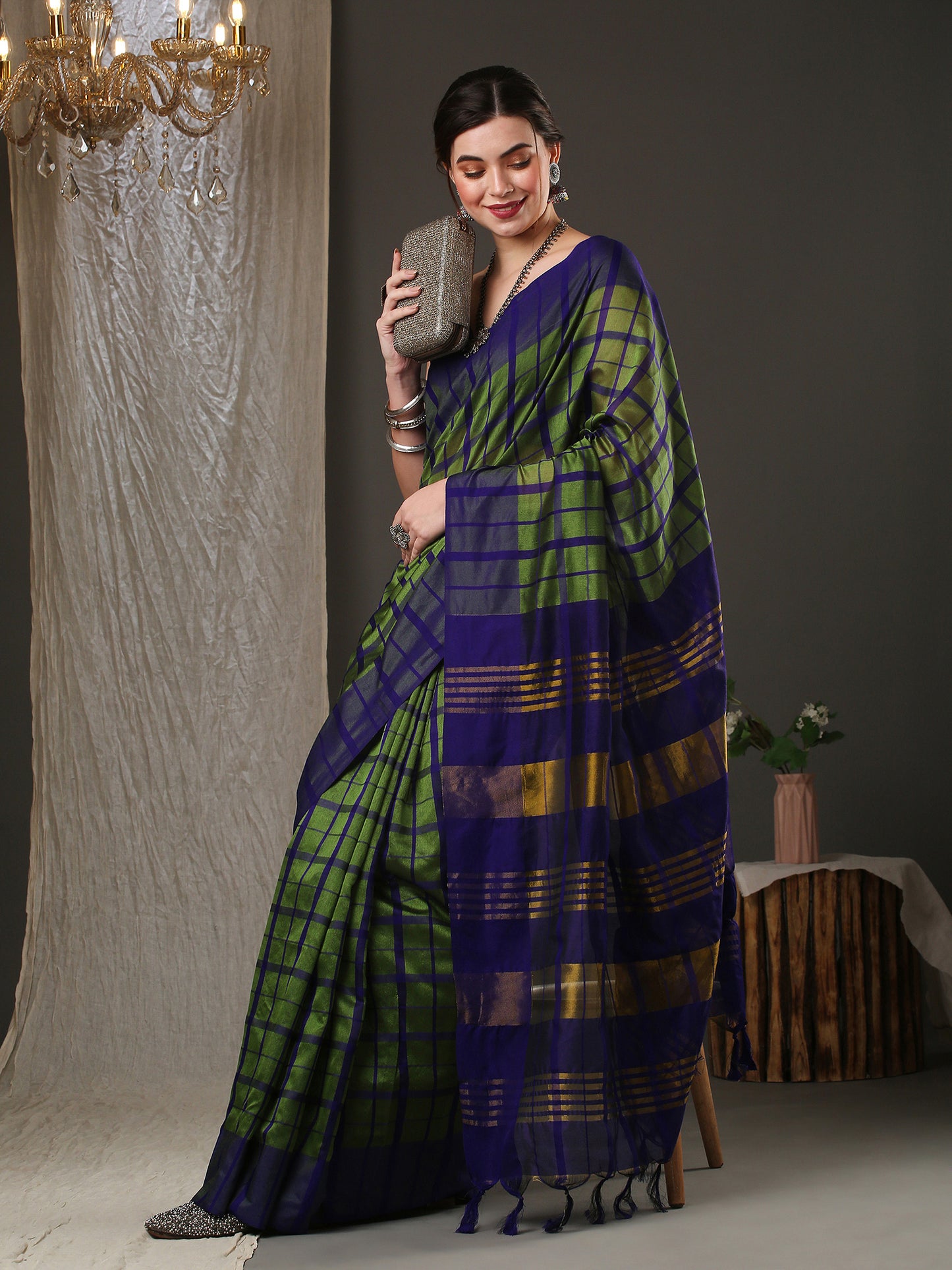 Women's Aura Silk Green Woven Design Designer Saree With Blouse Piece