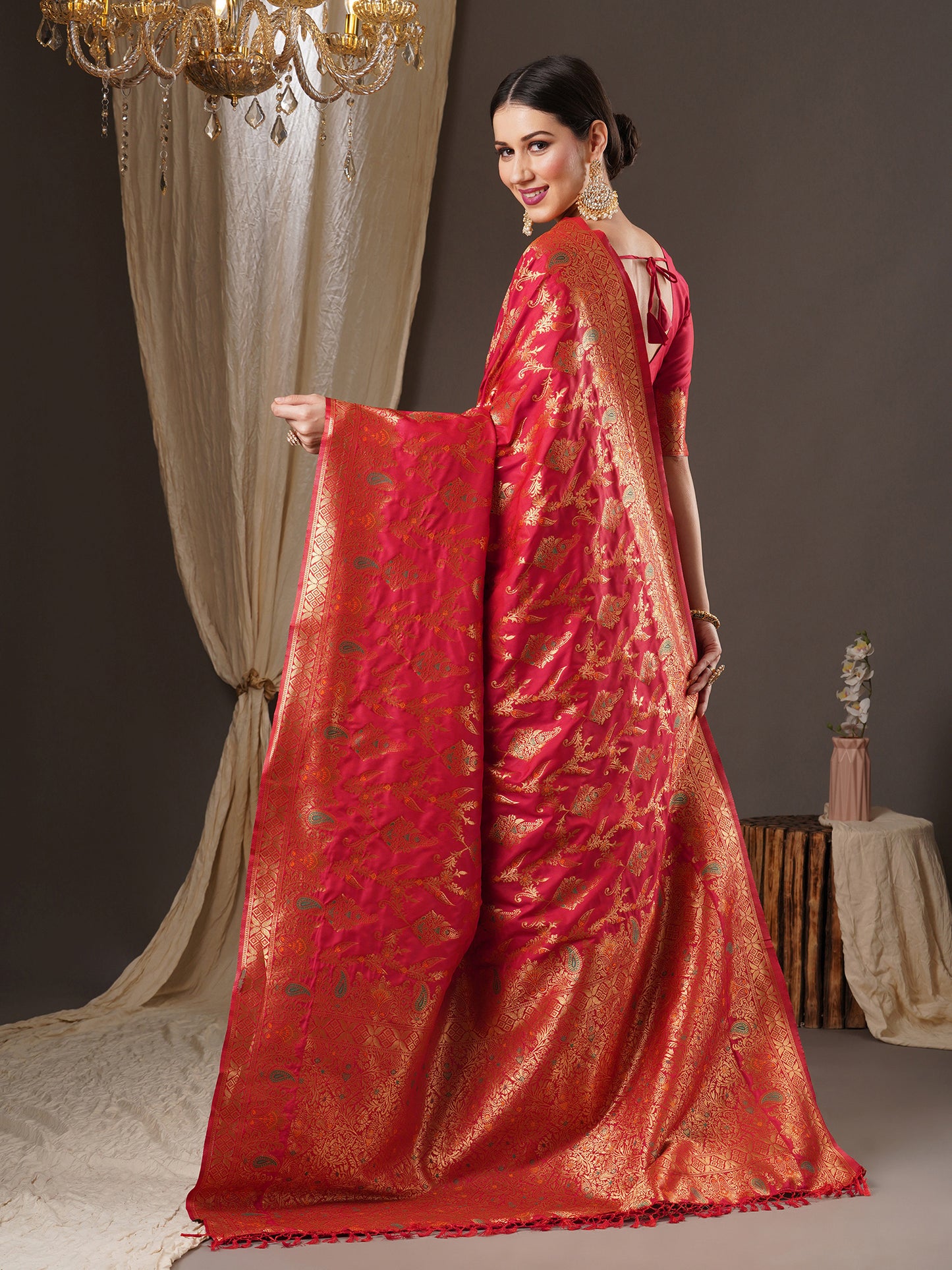 Women's Silk Blend Pink Woven Design Designer Saree With Blouse Piece