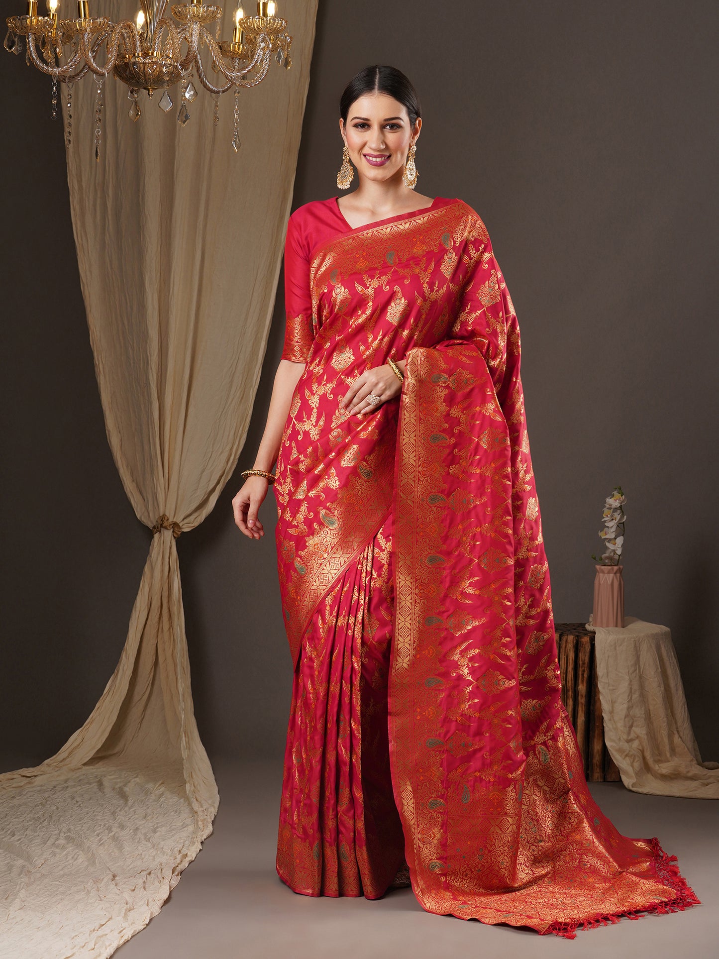 Women's Silk Blend Pink Woven Design Designer Saree With Blouse Piece