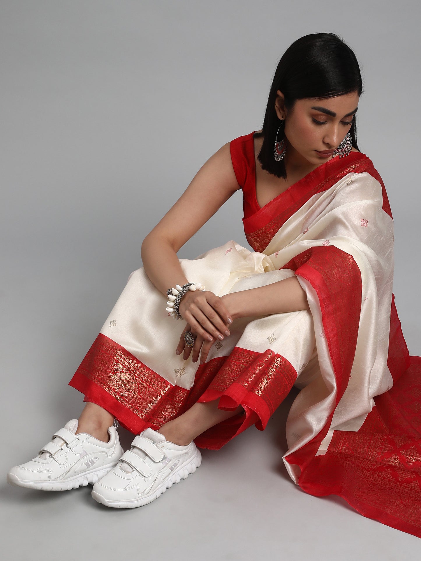 Women's Silk Blend Off White Printed Designer Saree With Blouse Piece