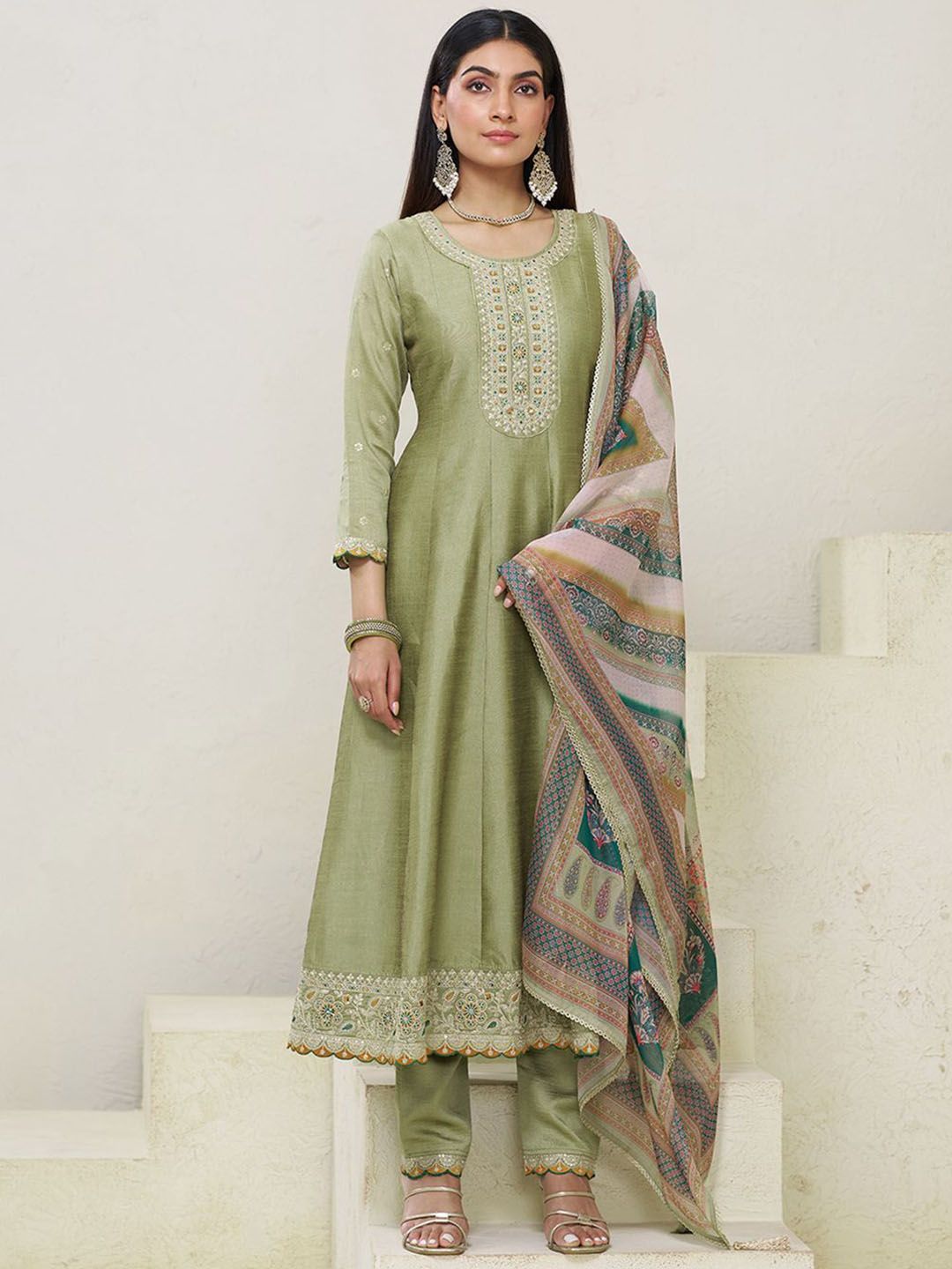 Dhiyona CH Women Floral Yoke Design Kurta with Trousers & Dupatta