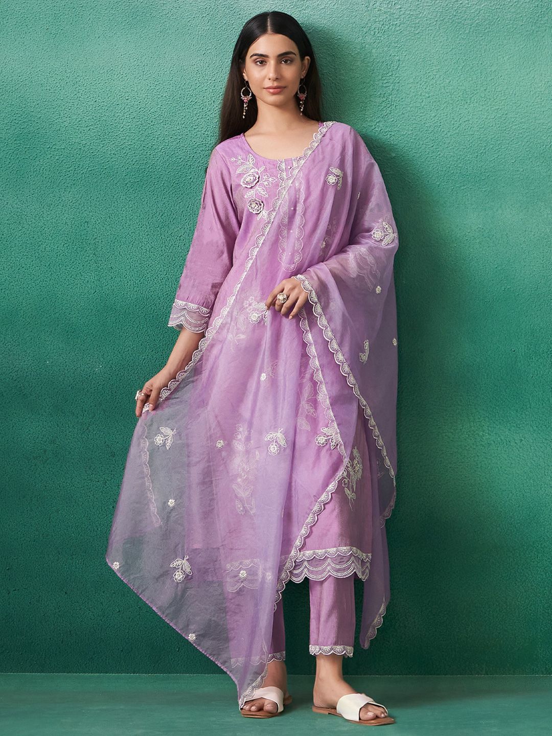 Women Floral Embroidered Regular Thread Work Kurta with Trousers & Dupatta