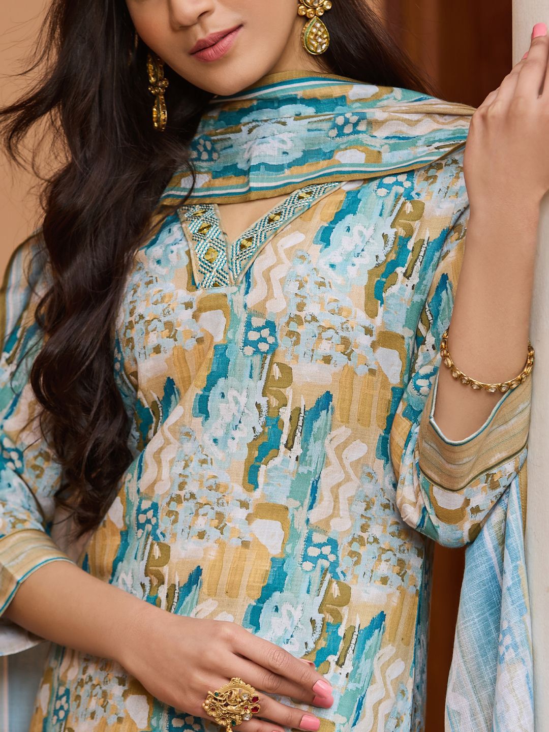 Dhiyona WP Abstract Printed V-Neck Beads & Stones Straight Kurta With Trousers & Dupatta