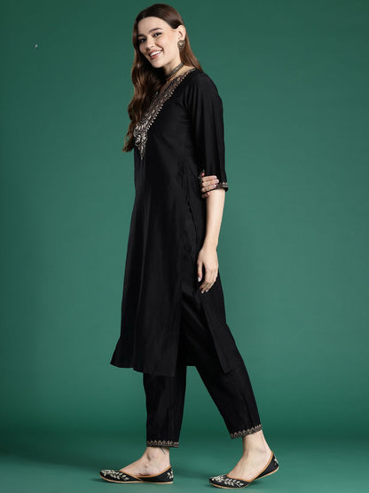 Dhiyona IE Ethnic Motifs Embroidered Liva Kurta with Trousers & With Dupatta