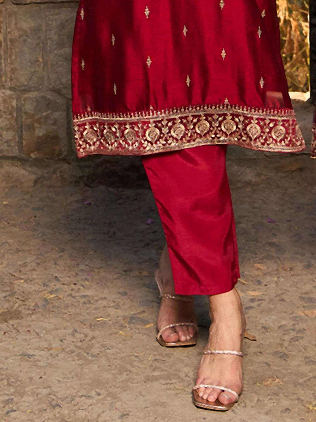 Ethnic Motifs Embroidered Round Neck Thread Work Kurta with Trousers & Dupatta