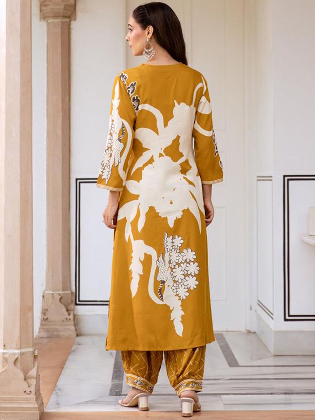 Dhiyona IE Floral Printed Three-Quarter Sleeves A-Line Tunic With Trouser