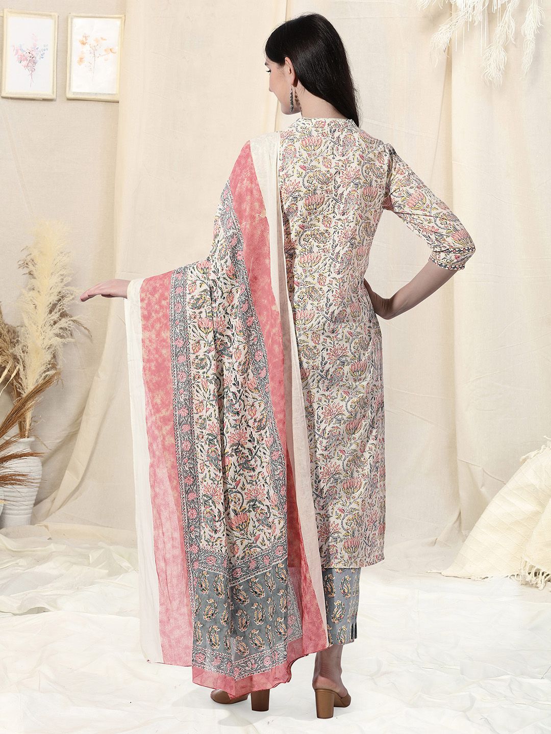 Dhiyona KL Women Plus Size Cream Ethnic Pure Cotton Kurta with Trousers & Dupatta