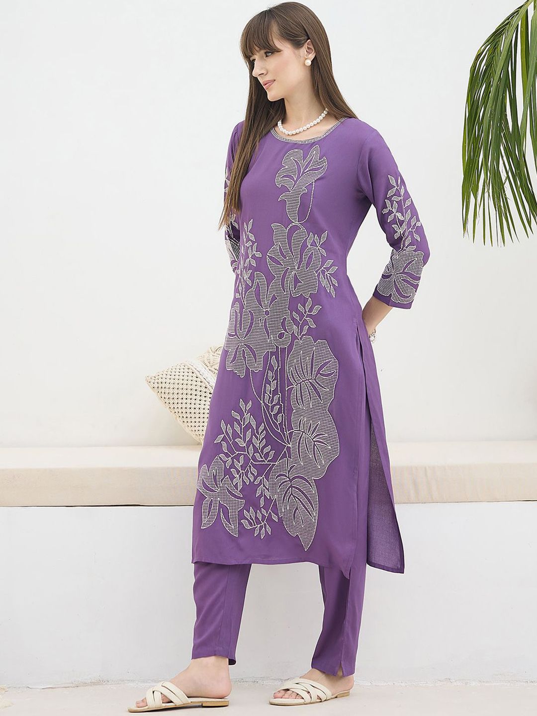 Dhiyona IE Floral Embroidered Round Neck Tunic & Trousers