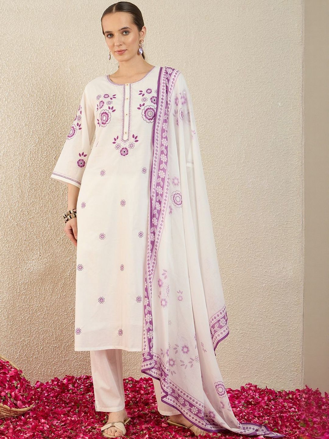 Dhiyona IE Women Floral Embroidered Regular Thread Work Pure Cotton Kurta with Trousers & With Dupatta