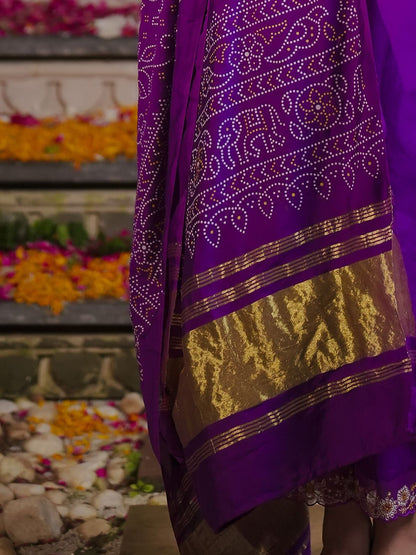 Dhiyona IE Floral Embroidered Thread Work Liva Straight Kurta With Trousers & Dupatta