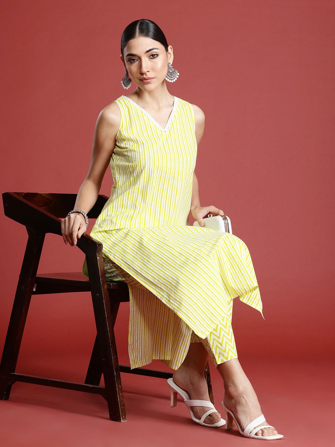 Women Printed Pure Cotton Kurta with Trousers