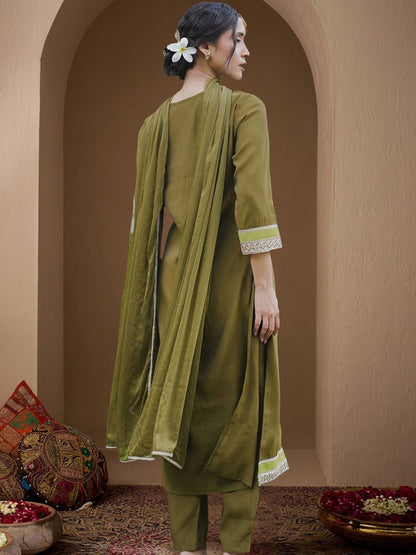 Women Floral Embroidered Regular Kurta with Trousers & With Dupatta