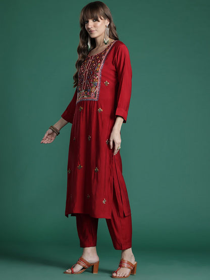 Women Floral Embroidered Thread Work Kurta with Trousers & With Dupatta