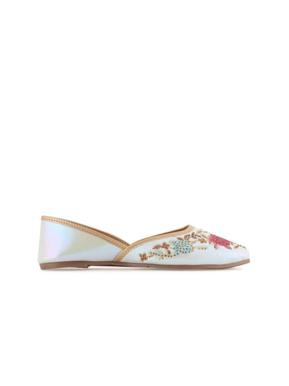 Dhiyona AK Women Embellished Mojaris Flats