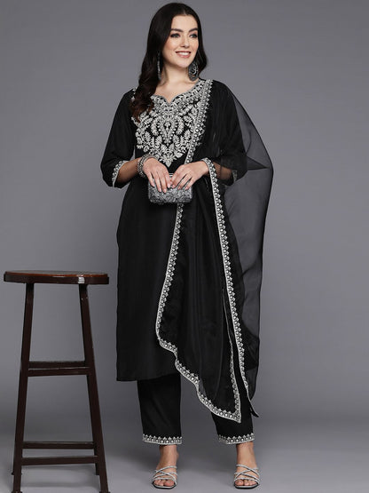 Women Floral Yoke Design Regular Thread Work Kurta with Trousers & Dupatta