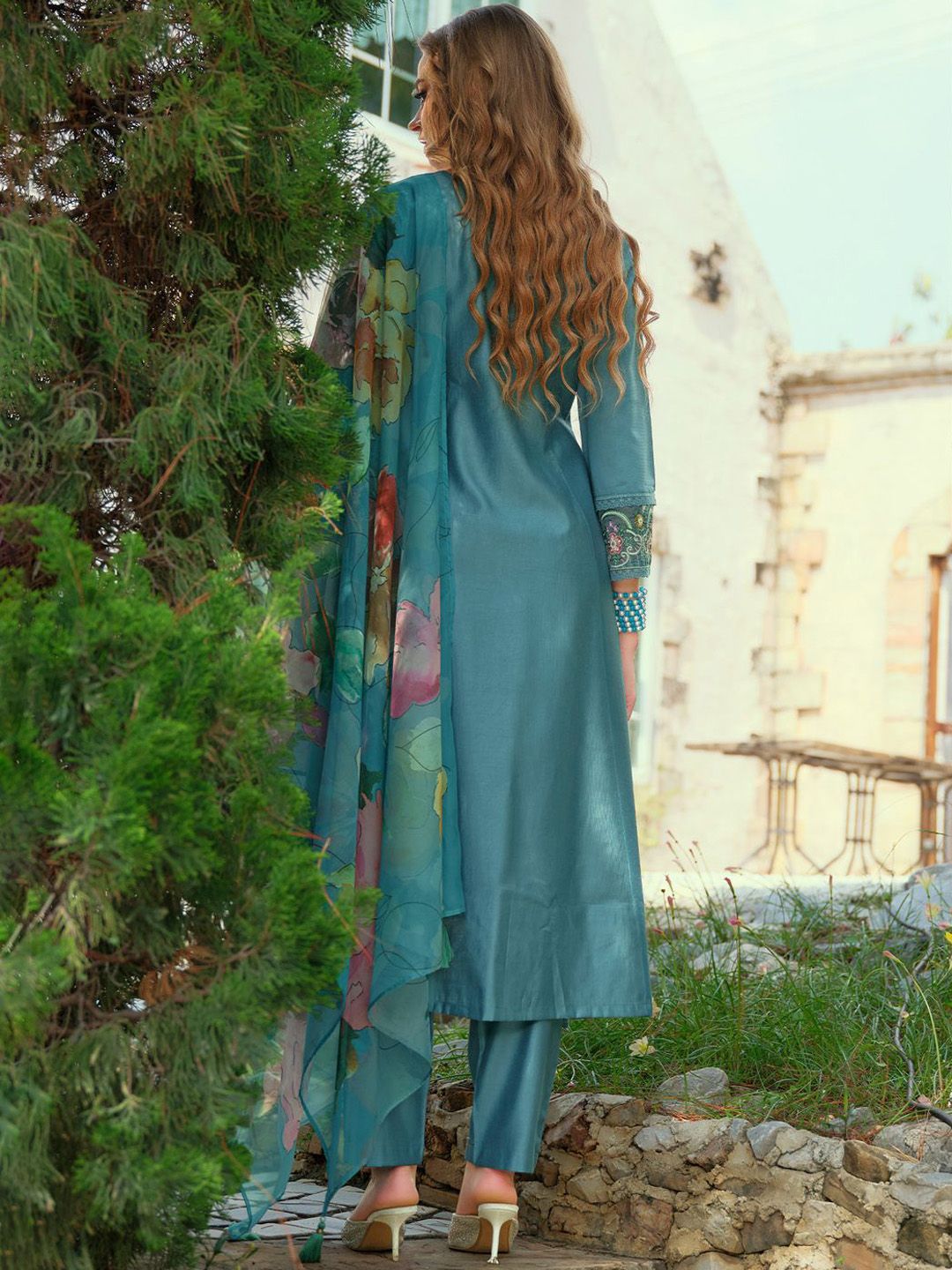 Women Floral Embroidered Kurta with Trousers & Dupatta