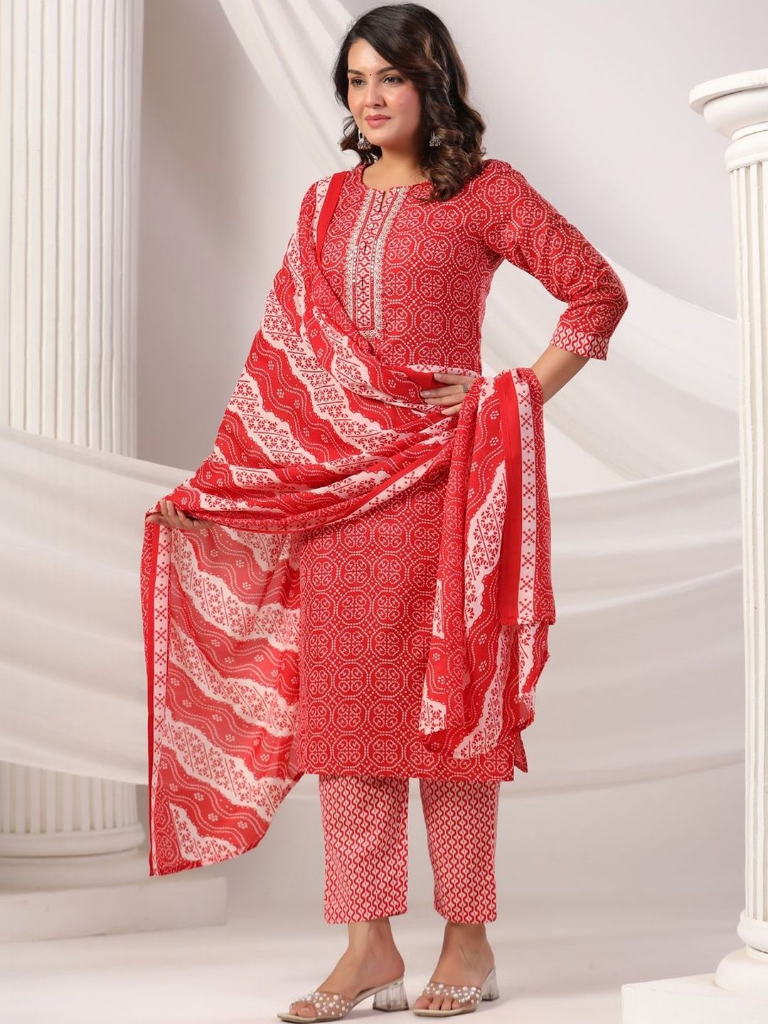 Women Bandhani Printed Regular Thread Work Pure Cotton Kurta with Trousers & With Dupatta