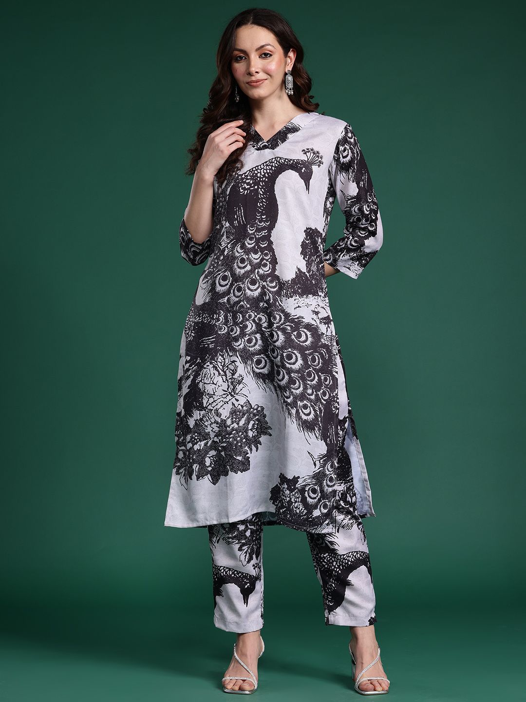 Dhiyona IE Floral Embroidered Regular Kurta with Trousers & With Dupatta
