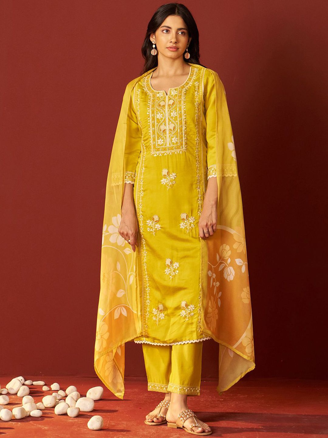 Women Floral Embroidered Kurta with Trousers & Dupatta