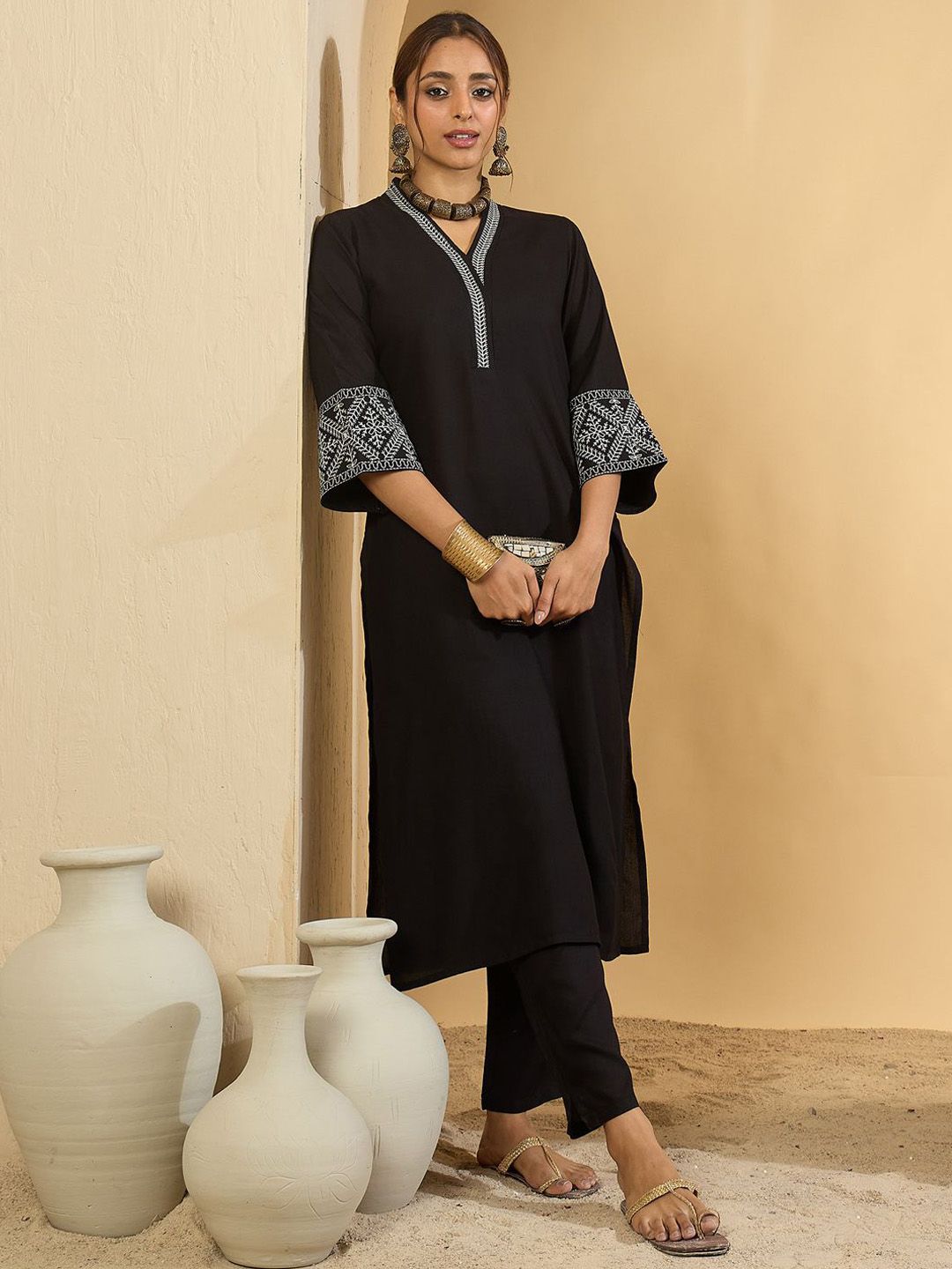 Dhiyona IE Floral Yoke Design V-Neck Straight Kurta With Trousers & Dupatta