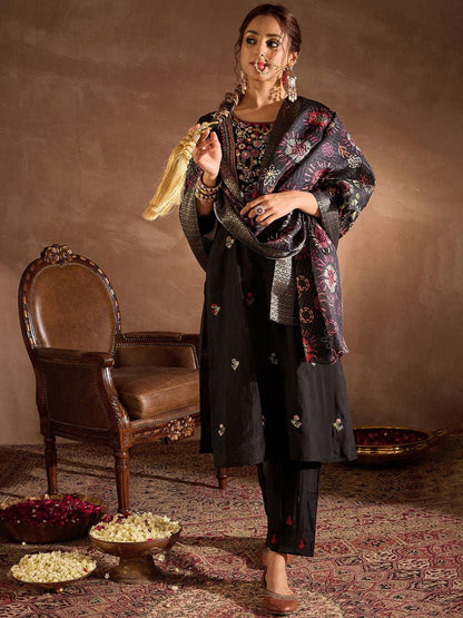 Dhiyona IE Floral Embroidered Thread Work Straight Kurta With Trousers And Dupatta
