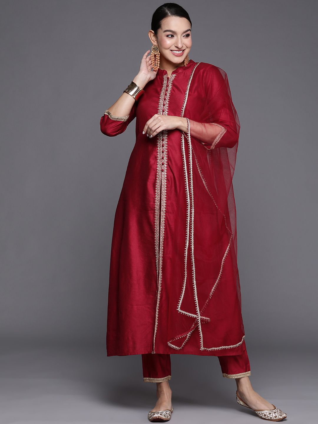 Dhiyona IE Women Striped High Slit Thread Work Liva Kurta With Trousers & Dupatta