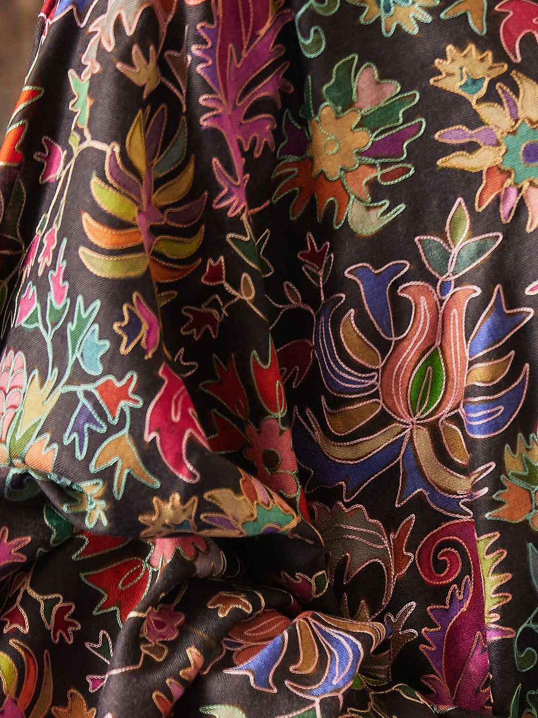 Dhiyona PA Women Floral Embroidered Shawl