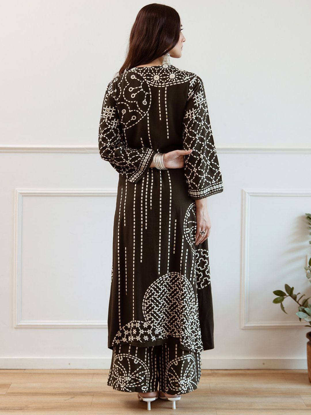 Women Printed Regular Beads and Stones Kurta with Trousers