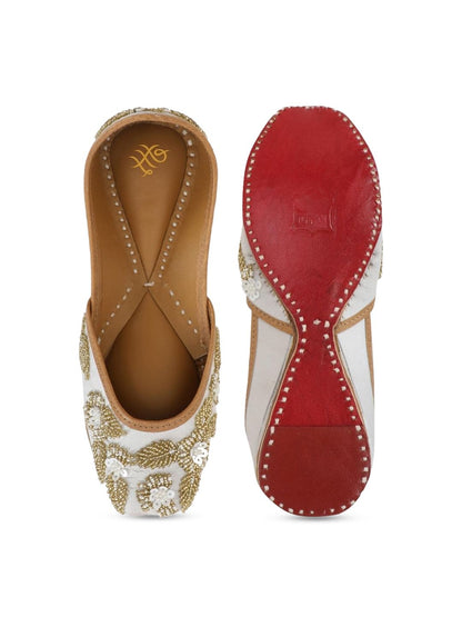 Dhiyona HOP Embroidered Ethnic Mojaris