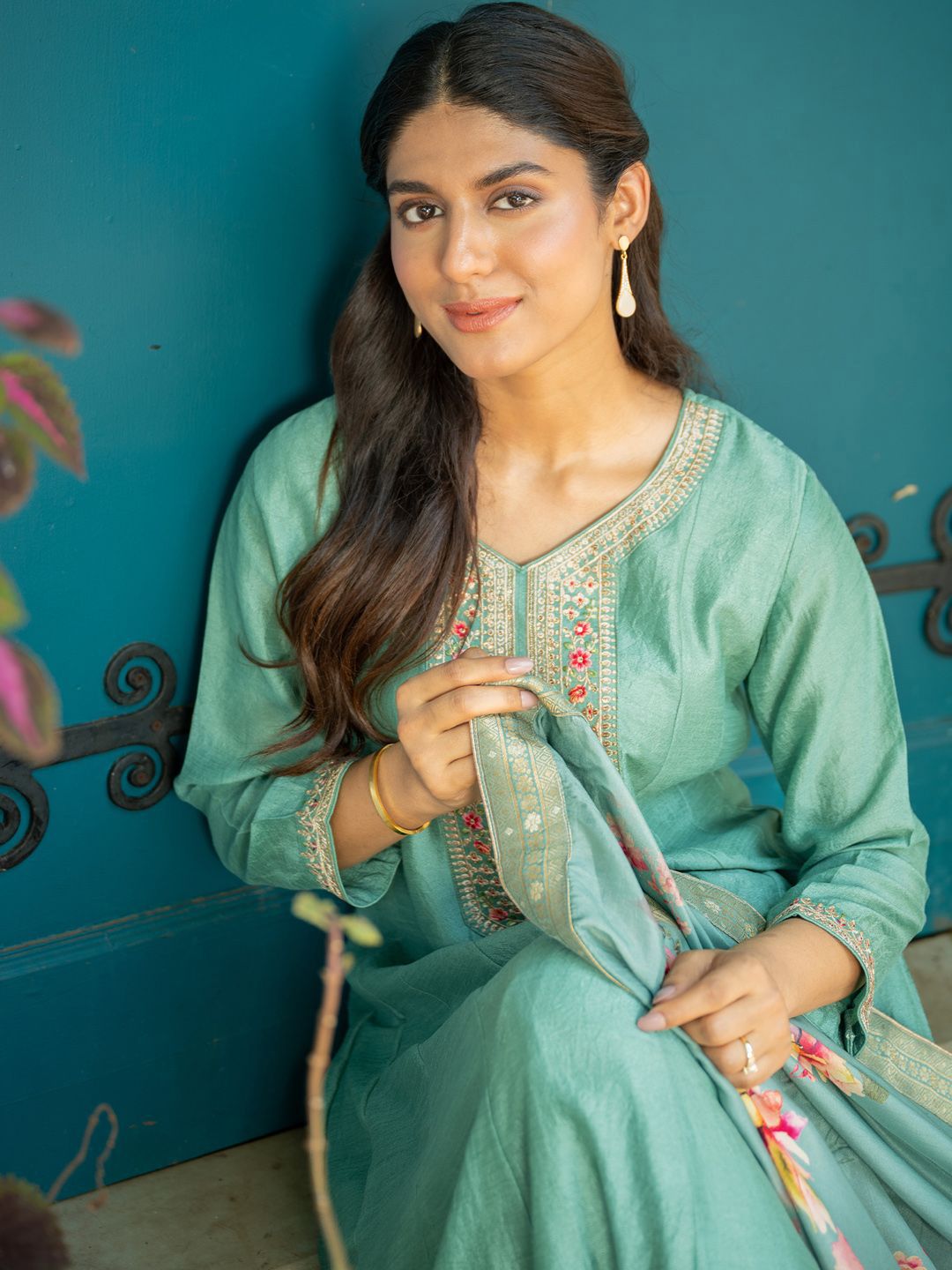 Women Floral Embroidered Regular Sequinned Kurta with Trousers & With Dupatta