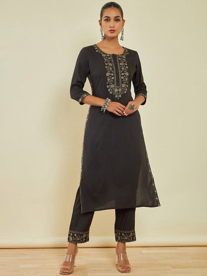 Dhiyona SO Women's Floral Embroidered Sequinned Kurta With Trousers