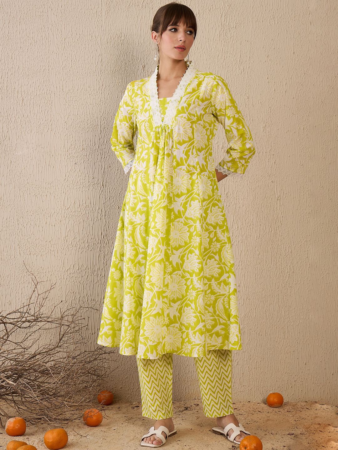 Women Floral Printed Panelled Pure Cotton Kurta with Trousers