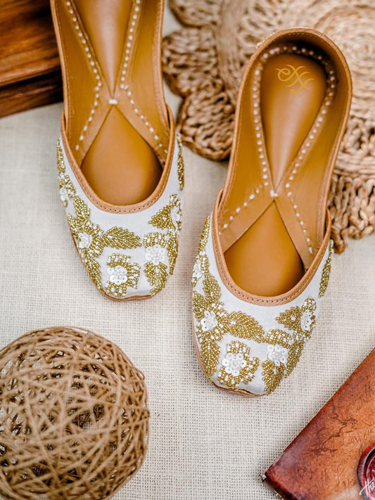 Dhiyona HOP Embroidered Ethnic Mojaris