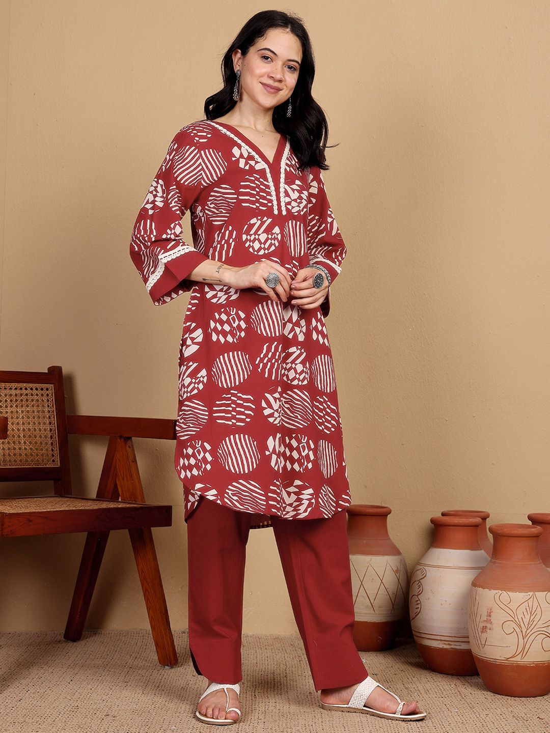 Dhiyona VA Women'sGeometric Printed V-Neck Straight Kurta With Trousers
