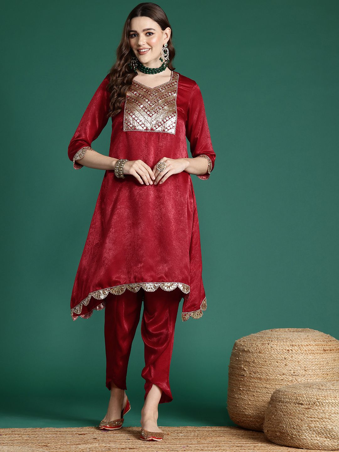 Dhiyona SN Women's Velvet Finish Embellished Kurta Set