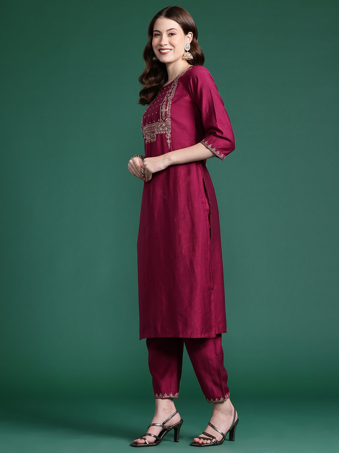 Dhiyona IE Women Embroidered Straight Kurta Set