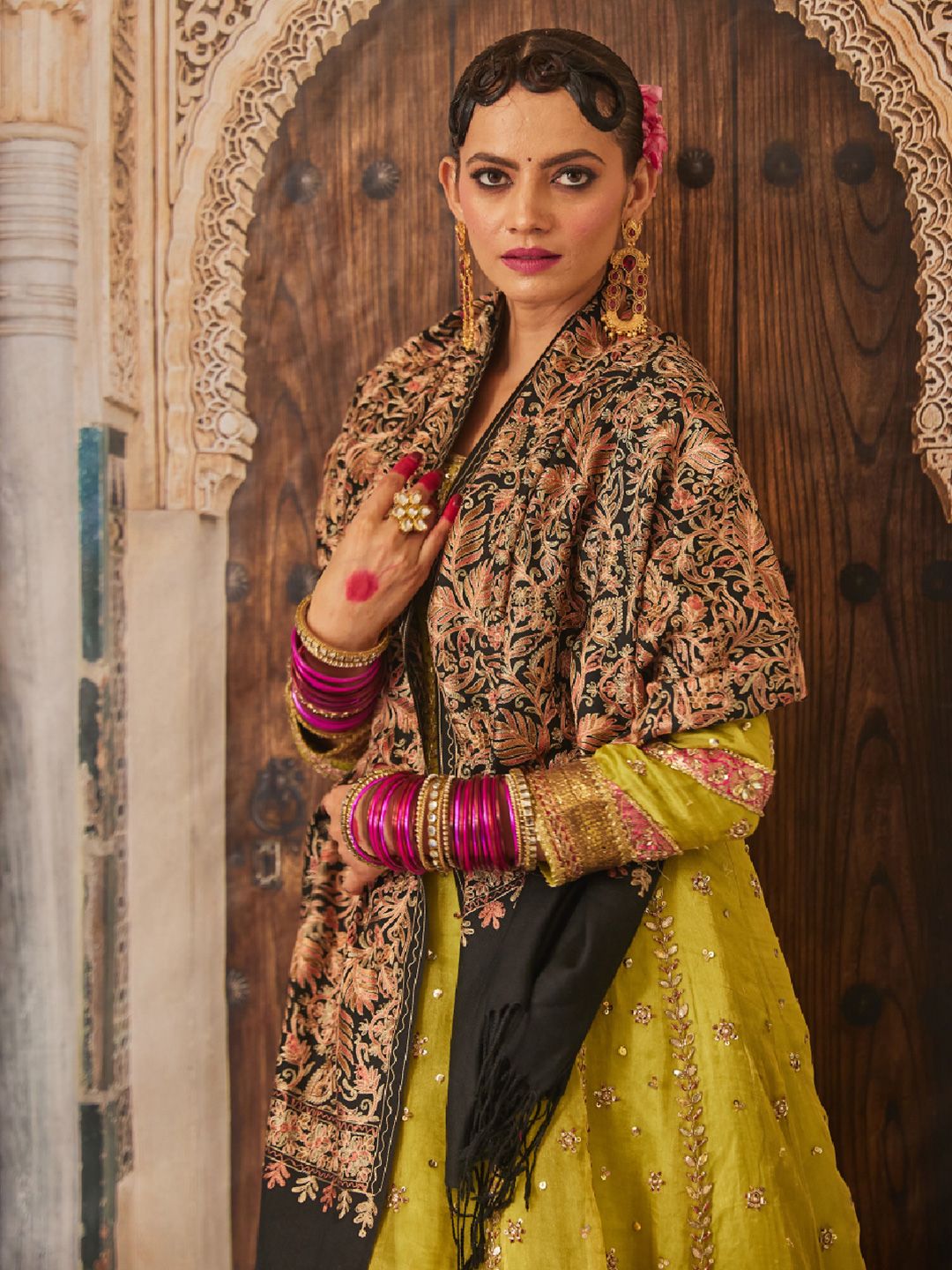 Dhiyona PA Women Floral Embroidered Shawl