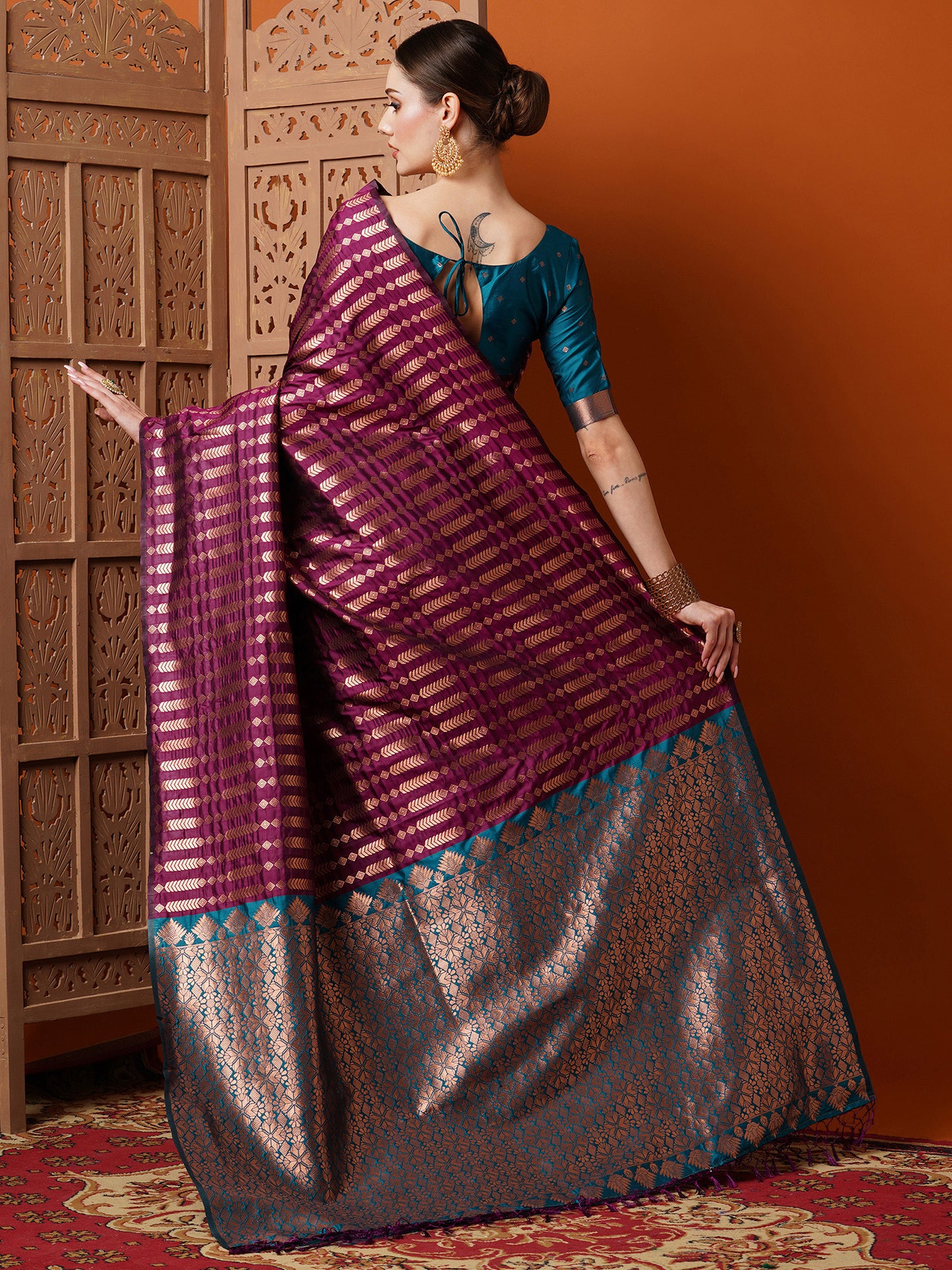 Women's Silk Blend Magenta Woven Design Designer Saree With Blouse Piece