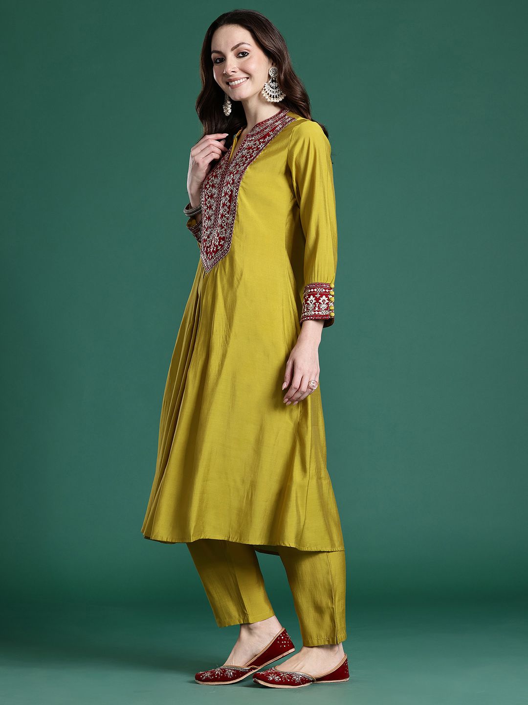 Women Ethnic Motifs Embroidered Pleated Mirror Work Kurta with Trousers