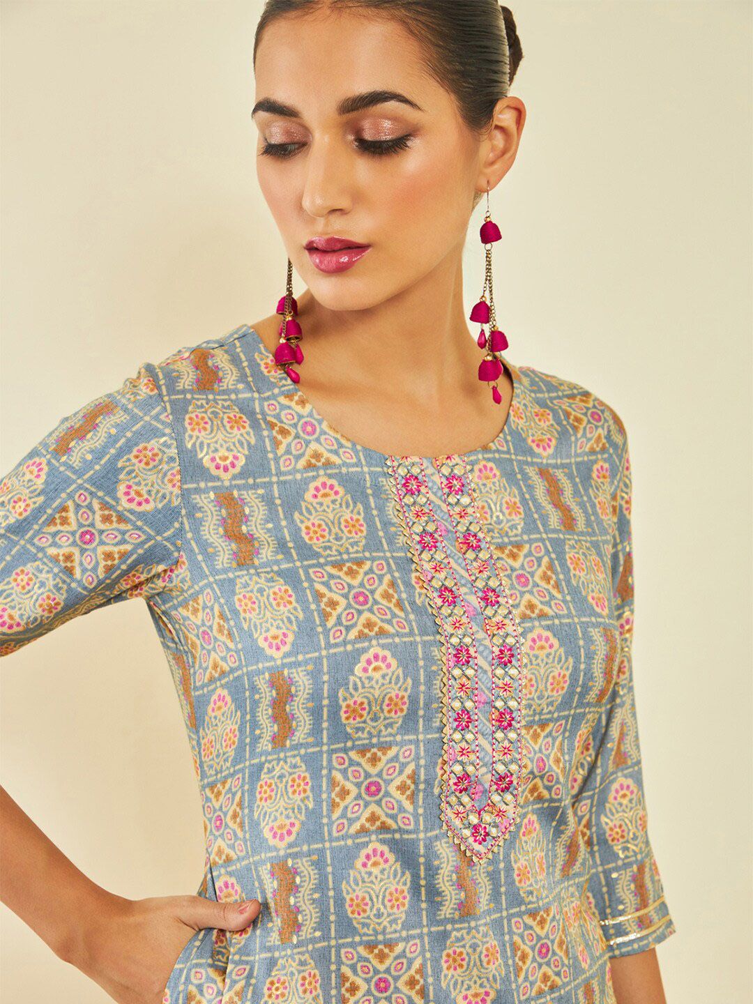 Dhiyona SO Women's Grey Ethnic Motifs Printed Gotta Patti Straight Kurta With Trousers